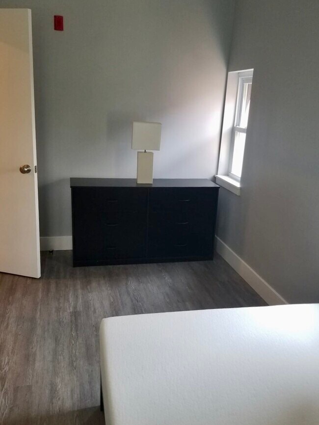 Photo - 327 S 46th St