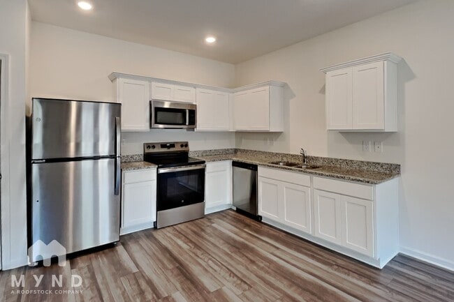 Photo - 2596 Coventry St SW