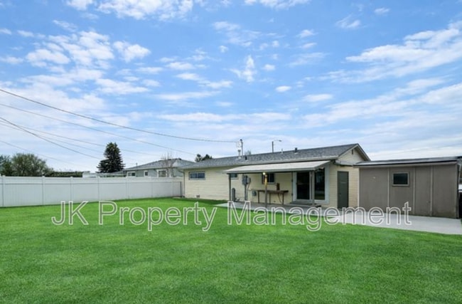 Photo - 333 Riverview 4 W