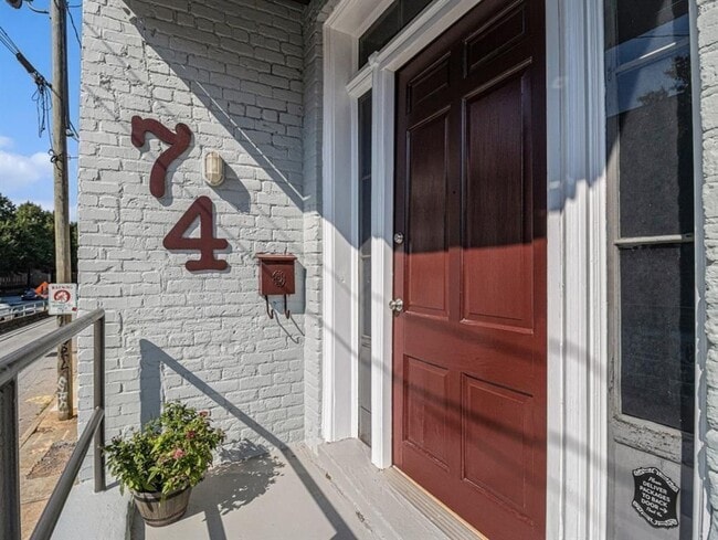 74 Boulevard NE