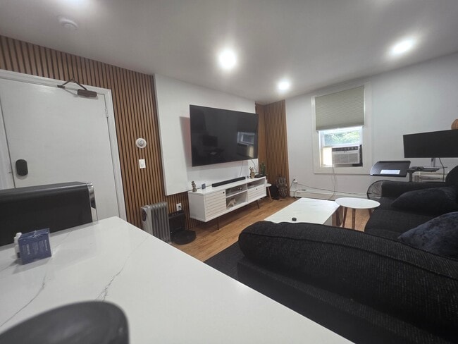 Building Photo - 478 Fabyan Pl