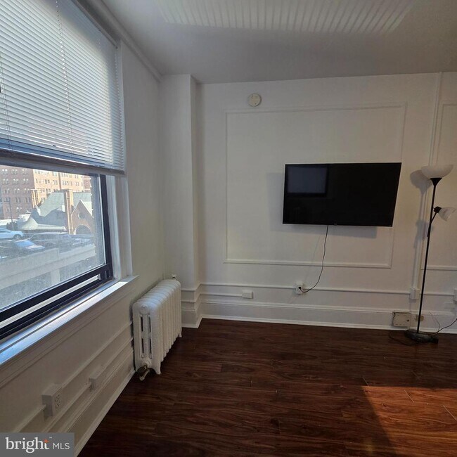 Photo - 1324 Locust St