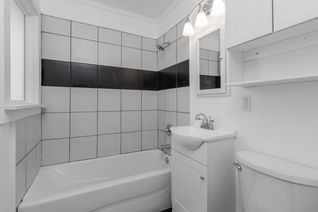 Photo - 1343 N Woodlawn Blvd