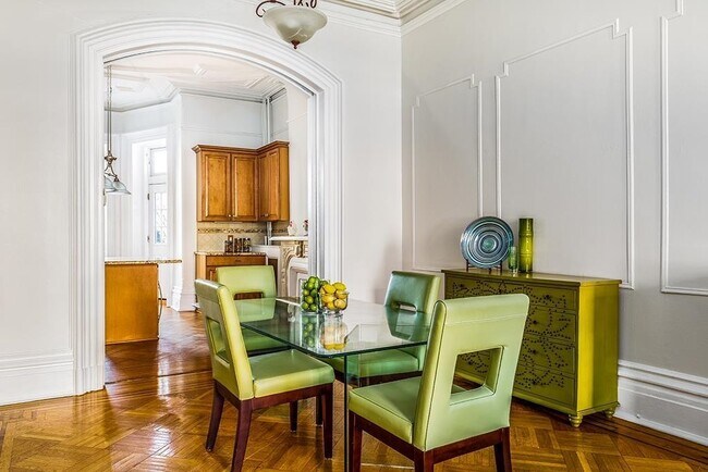 Photo - 325 Montgomery St