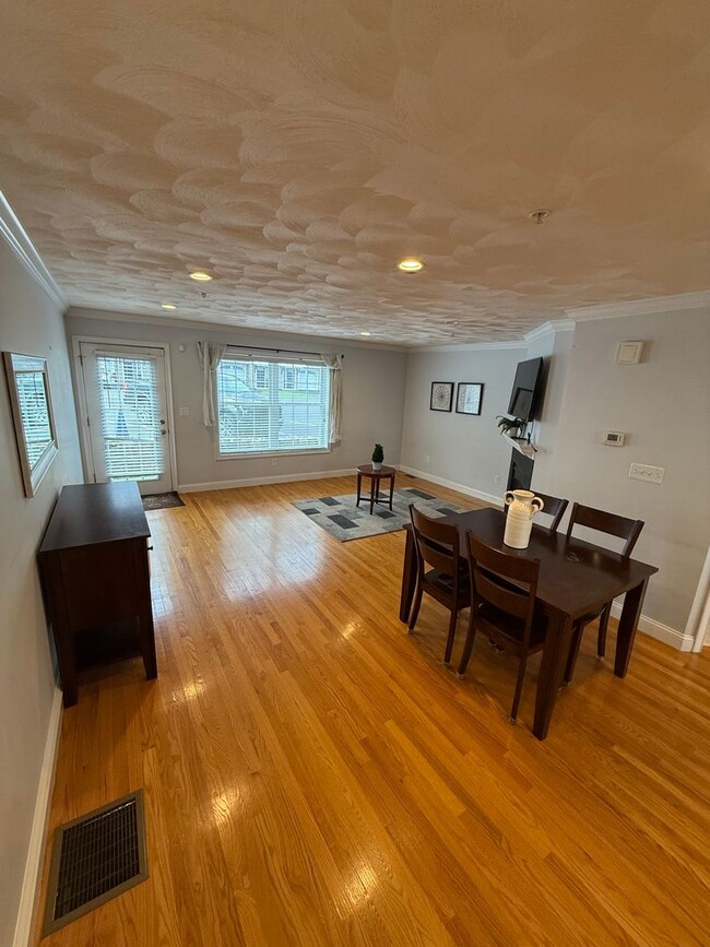 Photo - Beautiful Condo in Lynn– $3,000/mo