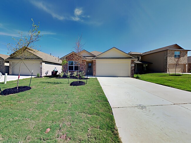 One Story 4 Bedroom Home, Huge Backyard an... - One Story 4 Bedroom Home, Huge Backyard an...