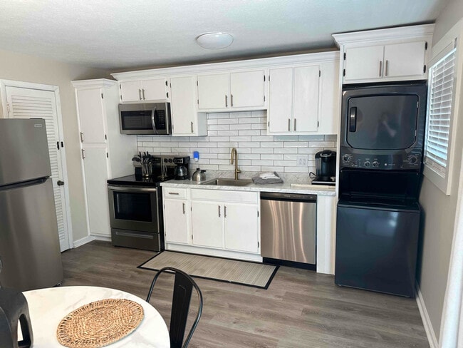 Photo - 2501 Redwood Ct Unit 1