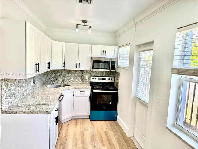 301 NE 15th Ave