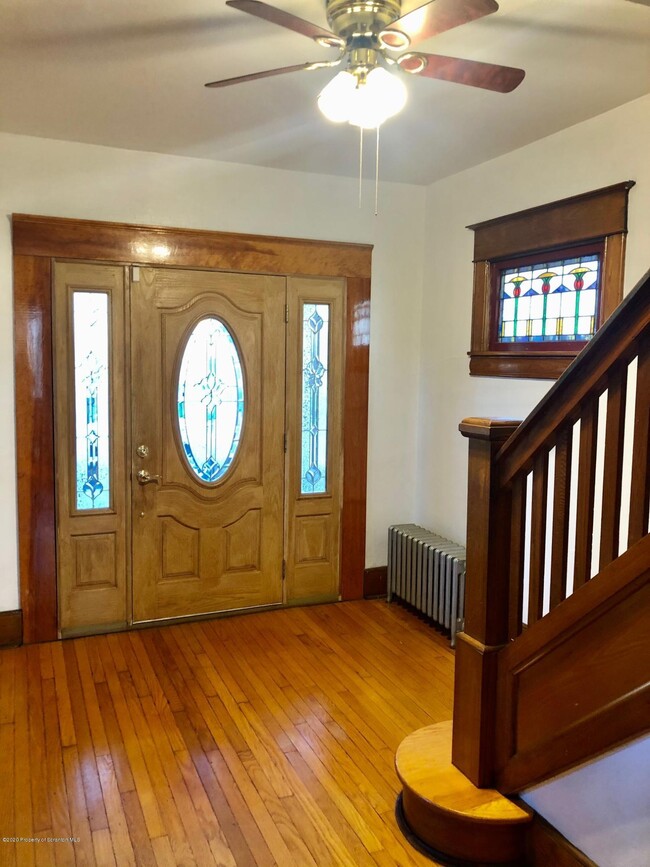 Photo - 504 School St