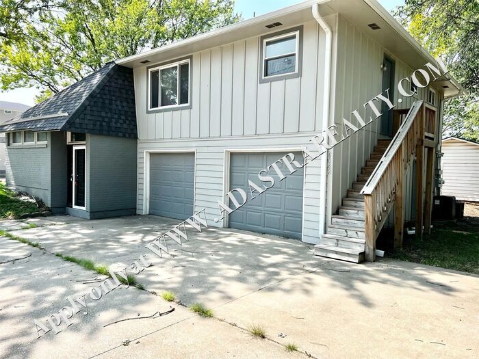 Completely Remodeled Shawnee Duplex-Availa... - Completely Remodeled Shawnee Duplex-Availa... House