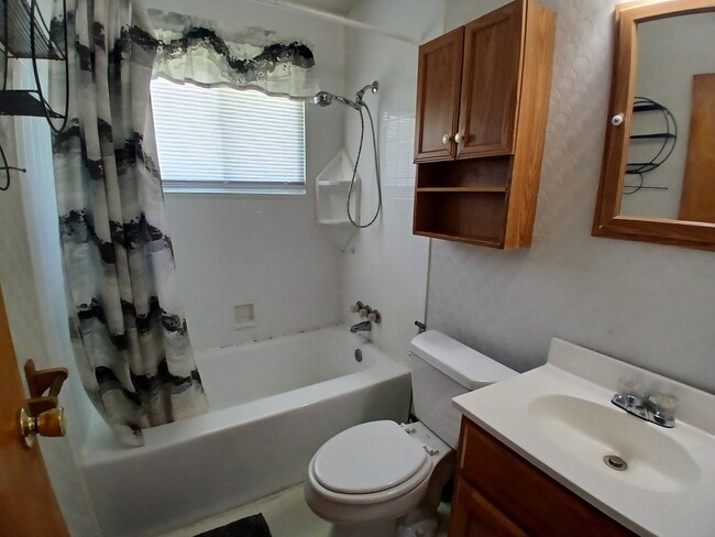 Photo - 17309 Dora St