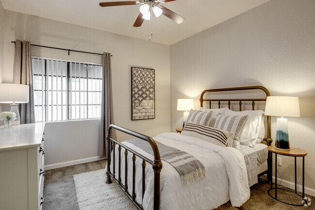 2BR, 2BA - 1,100 SF
