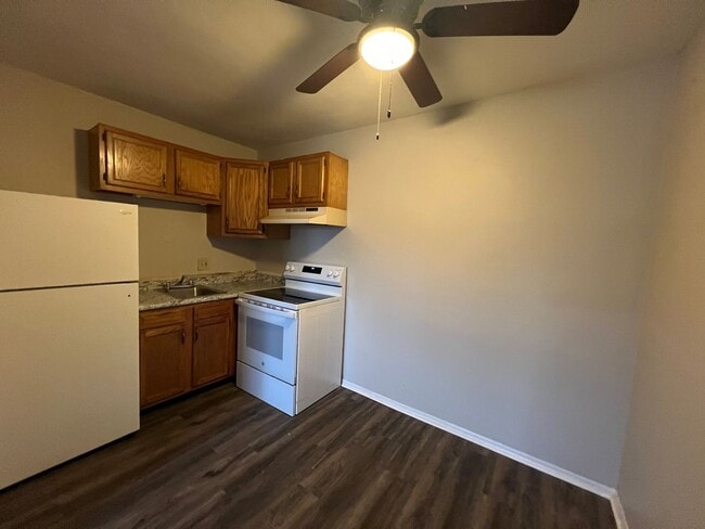 Photo - Cute, Affordable 1 Bedroom Apartment in Maplewood! Unit 3706 Greenwood Blvd  18