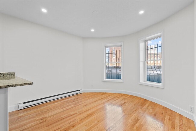 754 Huntington Ave Unidad 3