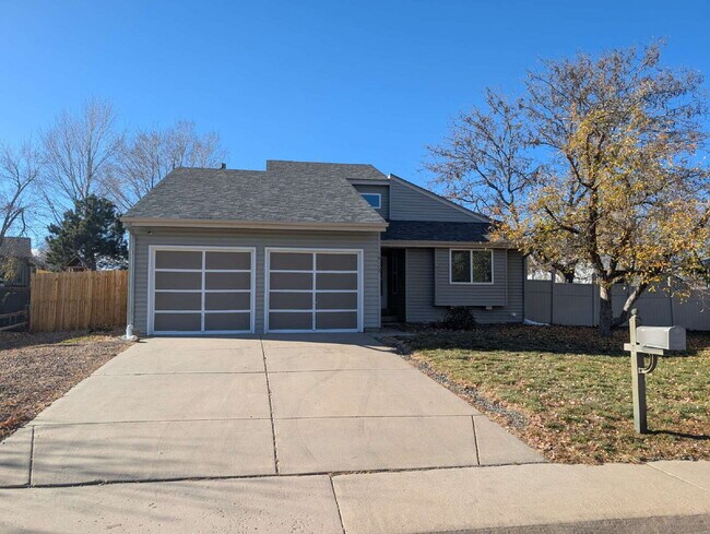 Building Photo - "Spacious 4-Bedroom Retreat in Centennial – Your Perfect Family Home Awaits!"