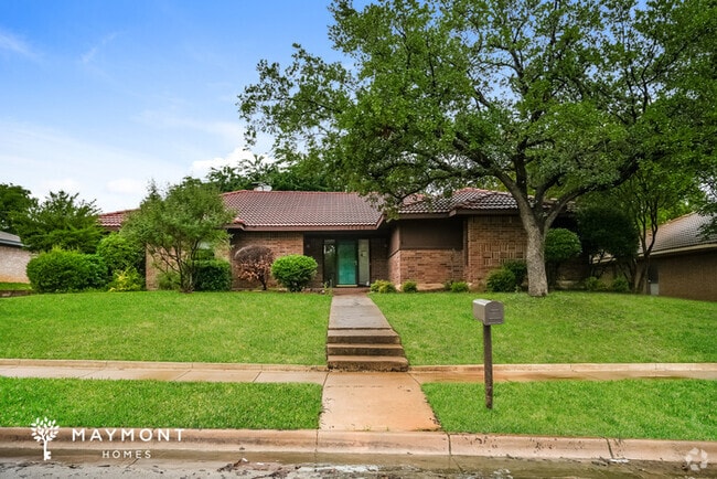 Building Photo - 2111 Inverness Dr Rental