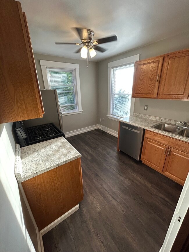 Building Photo - 1425 La Salle Ave Unit 2