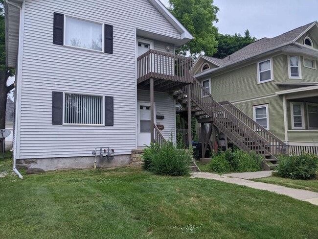 Building Photo - 912/914 E Jefferson St Unit 912J