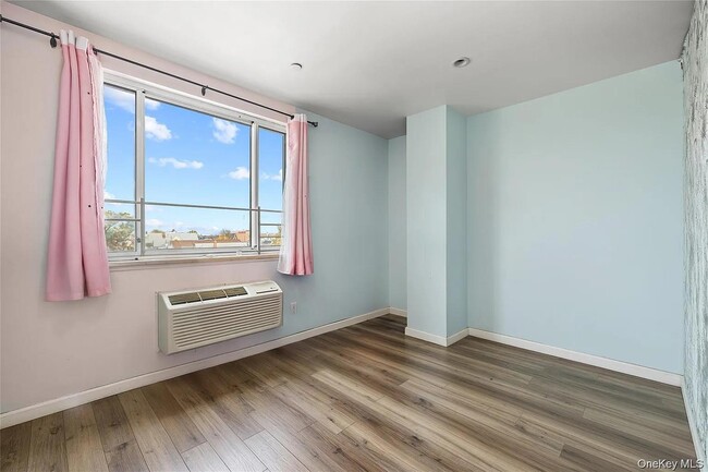 Photo - 106-07 Northern Blvd Unit 5B