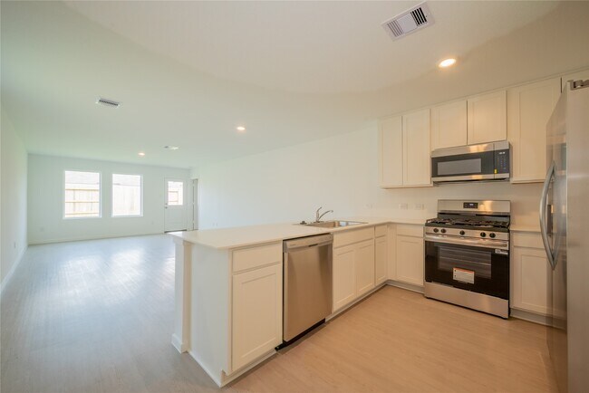 Photo - 6147 Sunburst Scarlet St