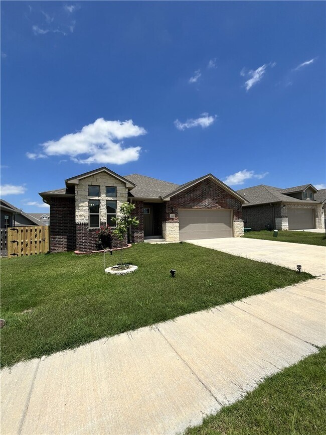 Photo - 2060 Periwinkle Pl