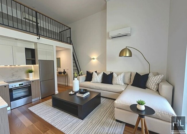 Photo - Bruckner Boulevard Unit 5V