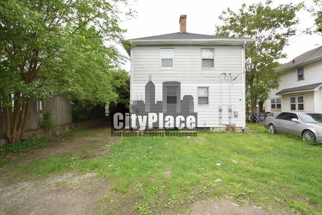 Photo - 925 N Gladstone Ave