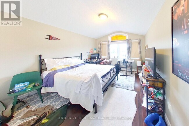 Photo - 858 Roulston St