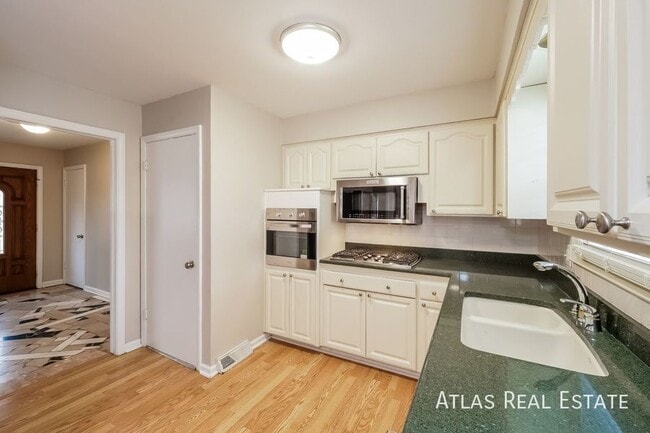 Photo - 5509 W 92nd Pl