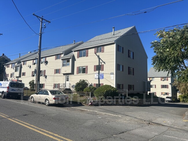 Photo - 871-871 Middlesex St