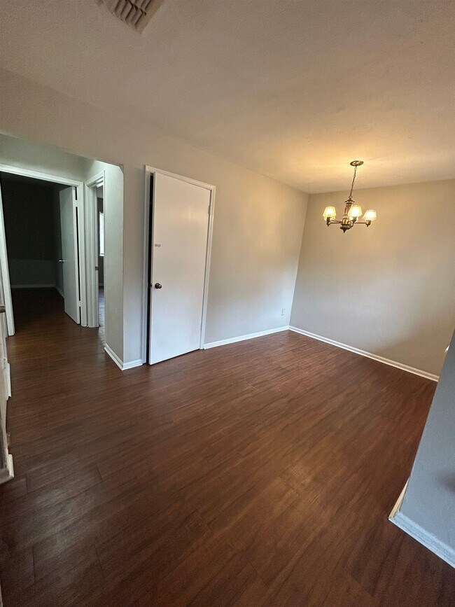 Photo - 1445 Willow Bend Way