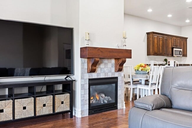 Photo - Bella Terrazza FURNISHED CONDO -- Golf C...