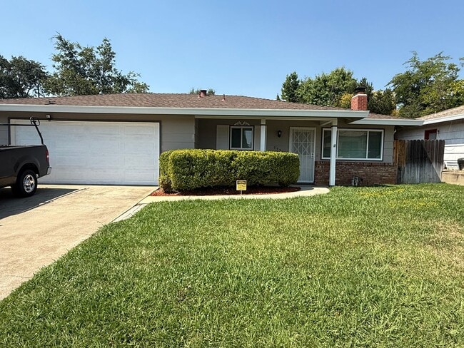Building Photo - 3 bed 2 bath available in Sacramento! Rental