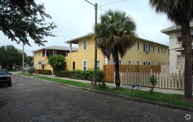 Palm Court Apartments - Palm Court Apartments