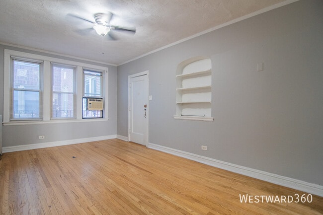 Building Photo - 1626 W Sherwin Ave Unit 2S