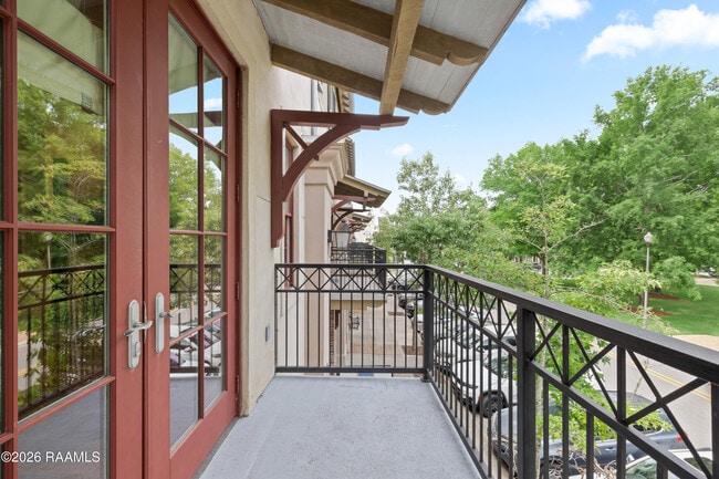 605 Silverstone Rd Unit 205b