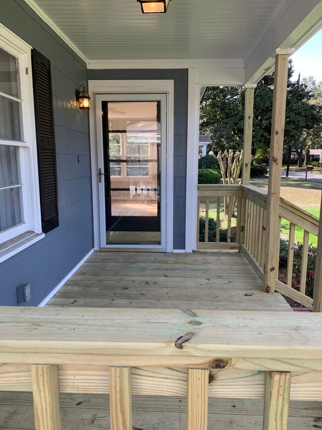 Photo - 111 Ellinor St