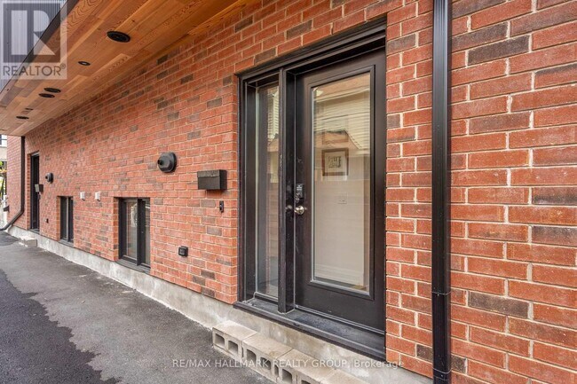 Photo - 130 Glenora St