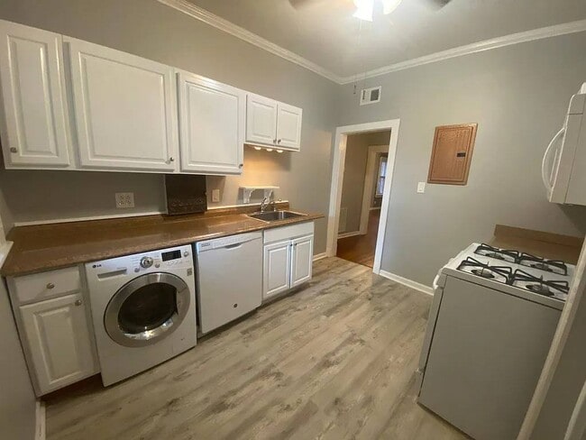 Photo - 3531 Wyandotte St