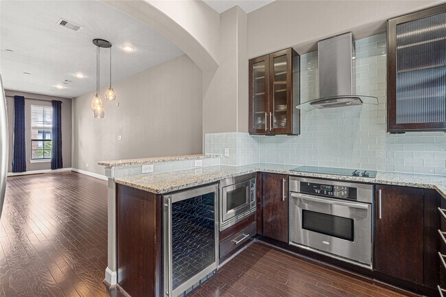 Photo - 2110 Shearn St