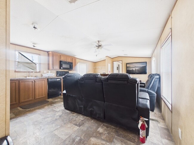Photo - 2507 W F St