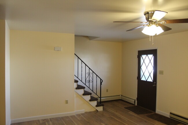 Living Room - 56 Saratoga Ct