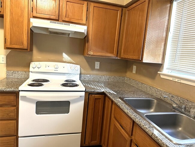 614 Live Oak Dr