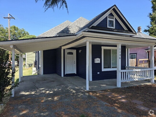 Building Photo - 1136 SE Pine St Rental