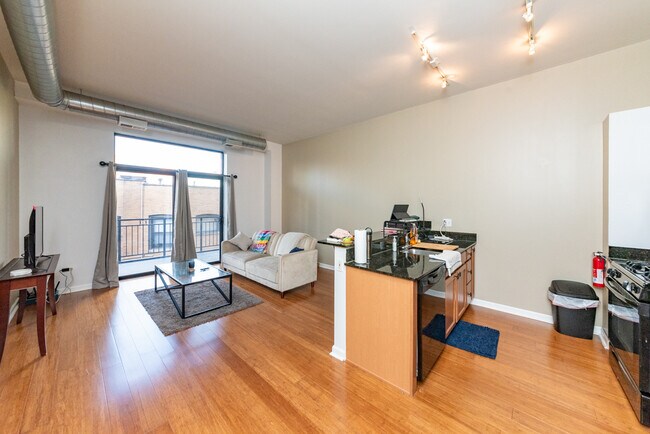 Photo - 950 W Leland Ave Unit 404