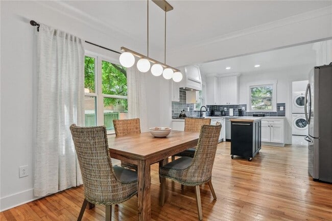 Photo - 761 Palatine Ave SE