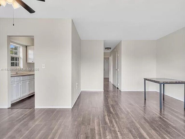 Photo - 1451 NE 170th St Unidad 201A