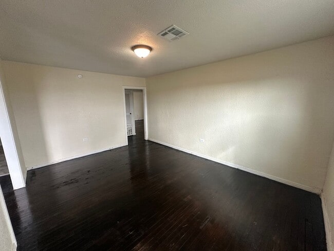 Photo - 3921 Roselawn Dr