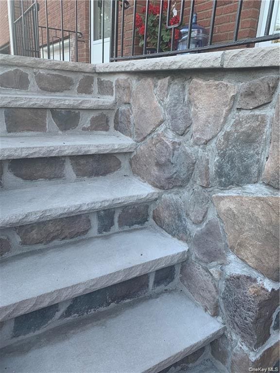 Photo - 60 Halgren Crescent