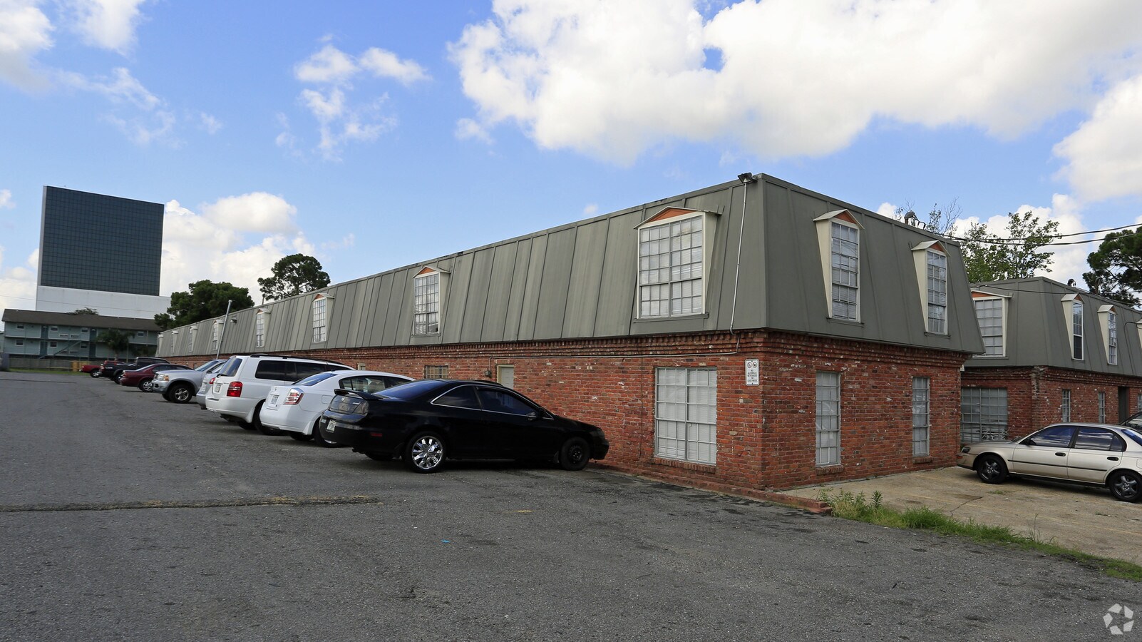 Brynmar Square Apartments - Brynmar Square Apartments